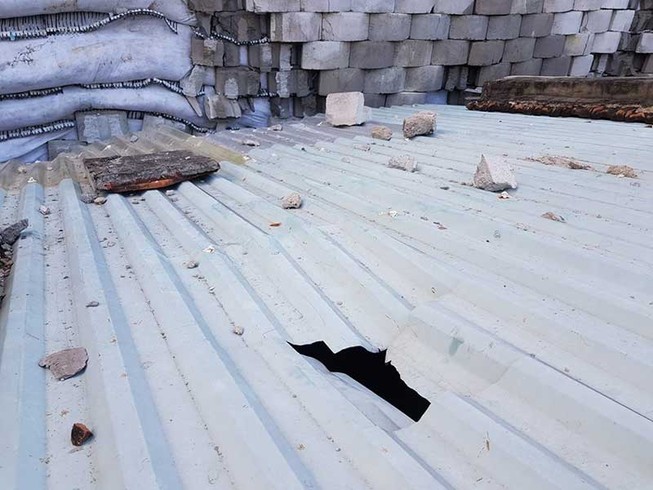 Khảo sát để phá dỡ tường chắn khổng lồ trái phép