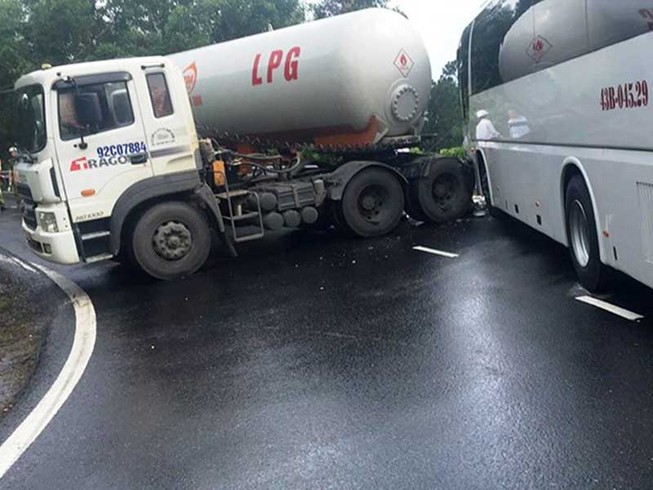 Xe khách lại bị nạn trên đèo Hải Vân