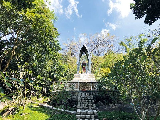Rời Sài Gòn, về chùa trong mây núi