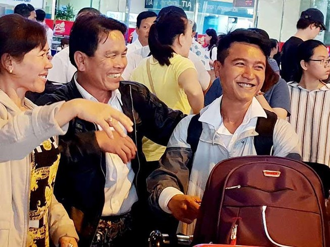 Hai chữ quê hương cứ thổn thức trong lồng ngực!