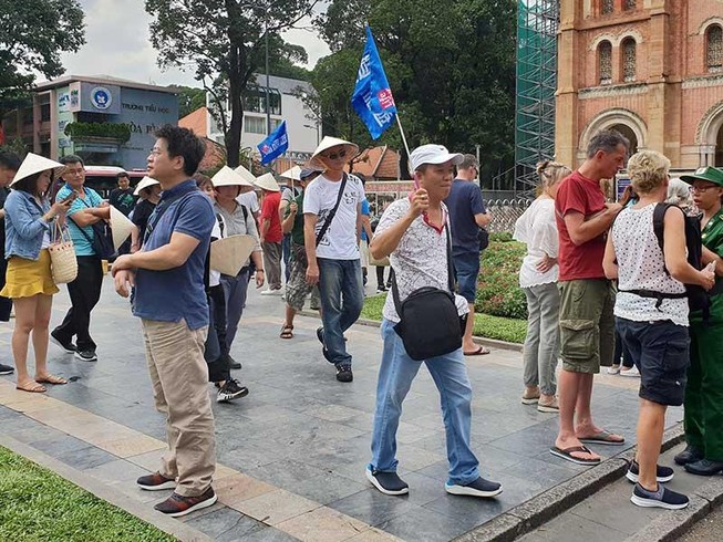 Khách bỏ trốn, công ty du lịch lo phá sản