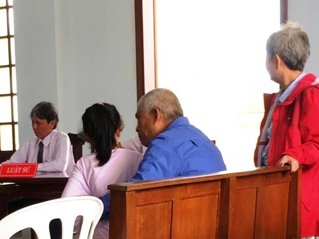 Người cha ngoại đòi quyền nuôi con