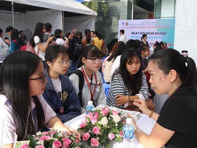 Gỡ rối chuyện chọn nghề cho sinh viên luật