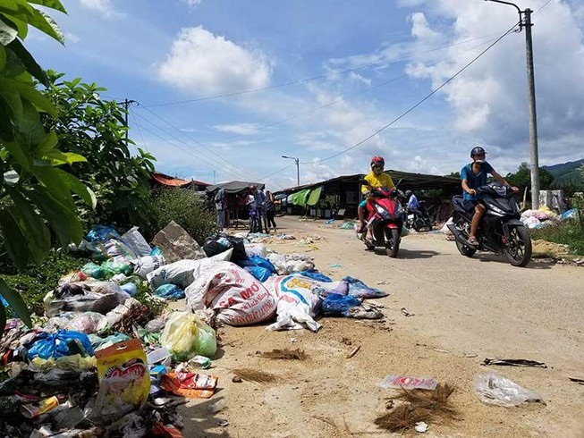 Rác ứ đọng khắp nơi ở Quảng Nam