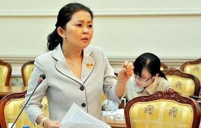 Cấm xuất cảnh: Chỗ siết, chỗ buông
