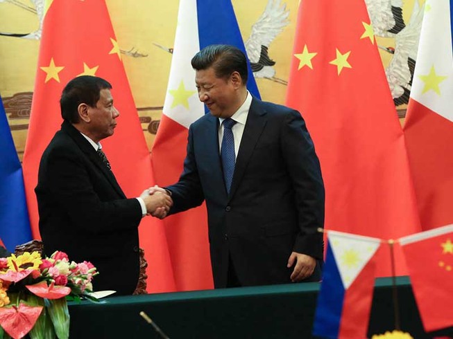 Biển Đông: Trung Quốc lôi kéo Philippines đi nước cờ nguy hiểm
