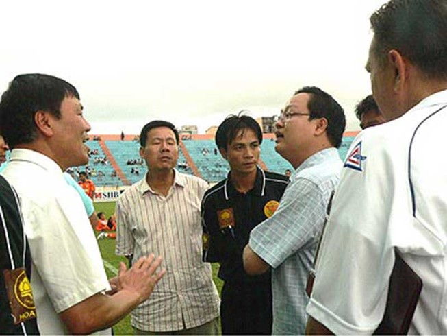 ‘Nắn gân’ ban tổ chức!