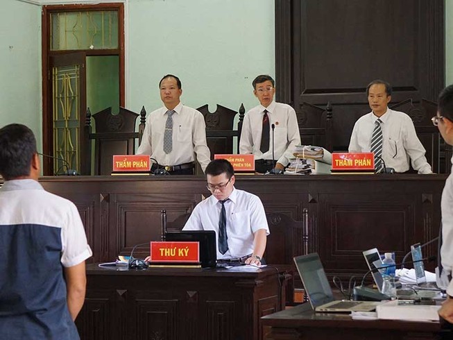 Vụ gỗ khô: Ba thẩm phán tuyên không phạm tội bị kiểm điểm