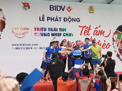 16.000 người chạy ‘Tết ấm cho người nghèo’
