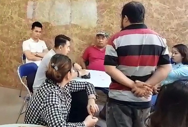 Nhiều khách hàng tập trung đến công ty địa ốc đòi lại tiền