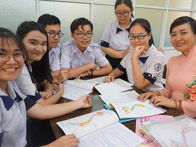 Cô giáo khiến học trò mê địa lý bằng trò chơi