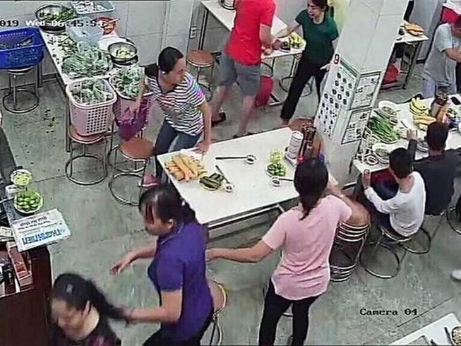 Đòi nợ thuê: Nhu cầu có thật, sao phải cấm?