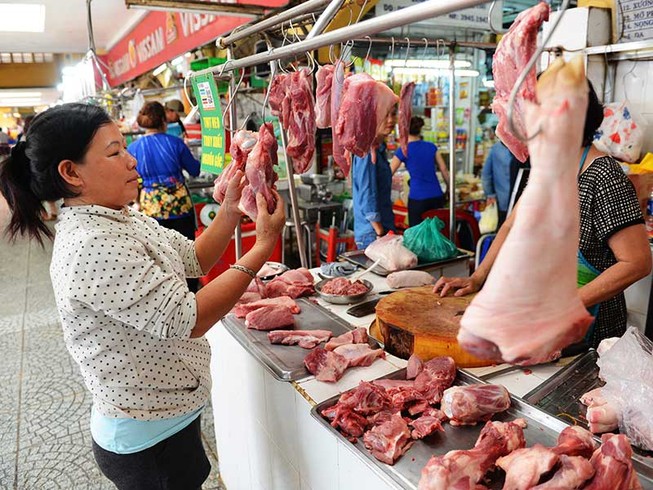 Dân gặp khó vì thịt heo tăng giá