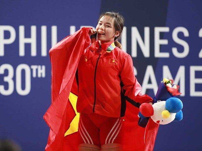 Phút ‘bù giờ’ ấn tượng của lực sĩ tuổi 20 Hồng Thanh