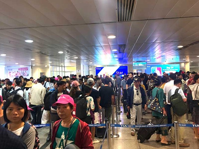 Hàng không tung thêm hàng triệu vé tết, giá vẫn không hạ