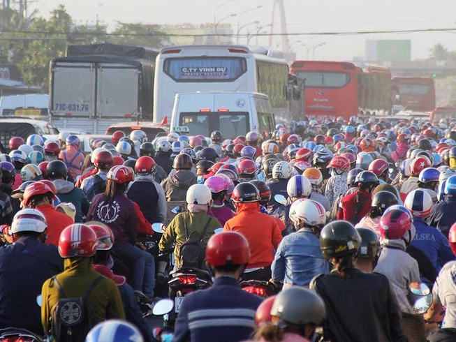 Nỗi khổ mang tên con đường độc đạo