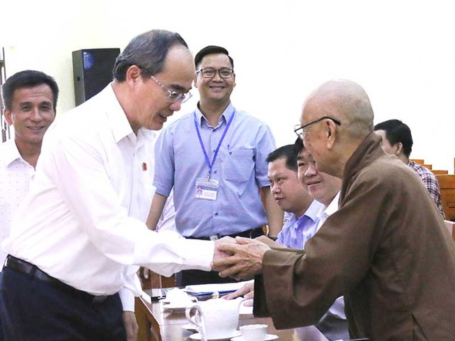 Phải loại bỏ các con sâu đục khoét tiền của nhân dân