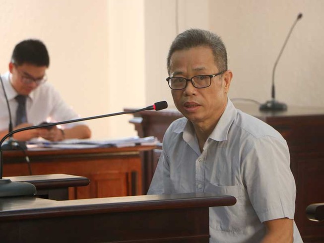 Cựu bí thư Bến Cát phủ nhận cáo trạng