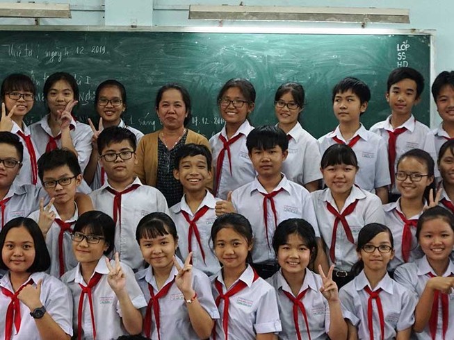 Cô giáo bỏ tiền túi làm sinh nhật cho học trò