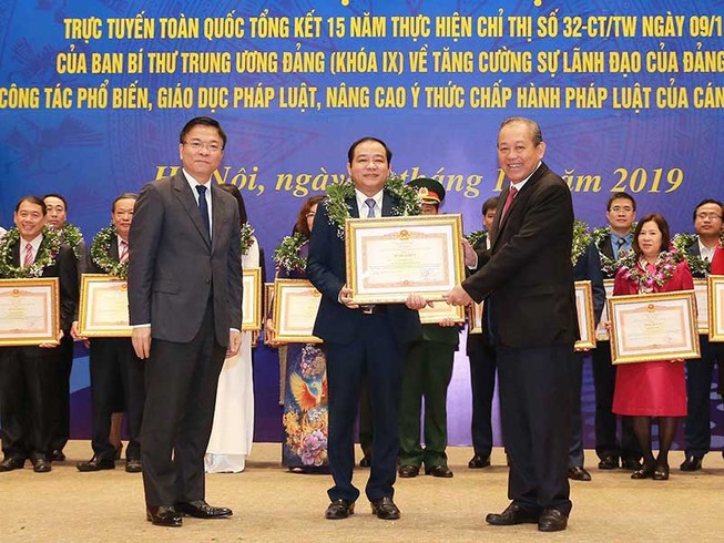 Dùng mạng xã hội đưa pháp luật đến dân
