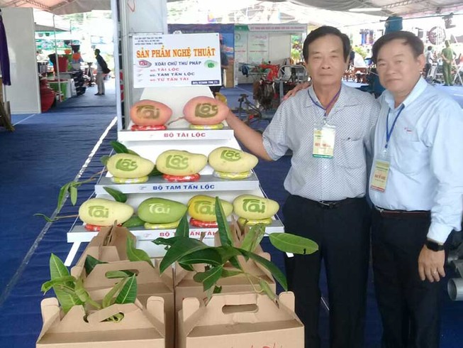 Nông dân, doanh nghiệp tung hàng độc phục vụ tết