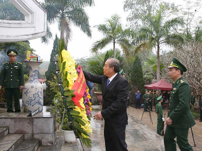 Phó Thủ tướng thăm đồn biên phòng và bà con ở Hà Giang