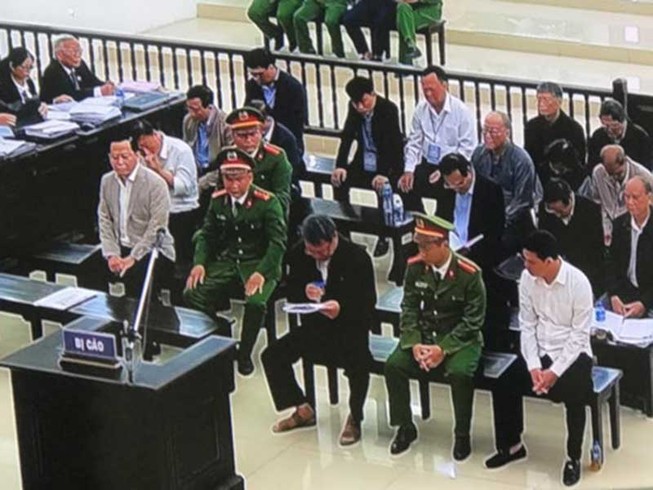 Cựu phó Văn phòng UBND TP Đà Nẵng khóc tại tòa