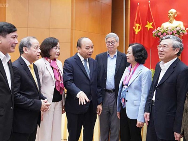 Thủ tướng: Thuyết phục dân phải từ cái bắt tay