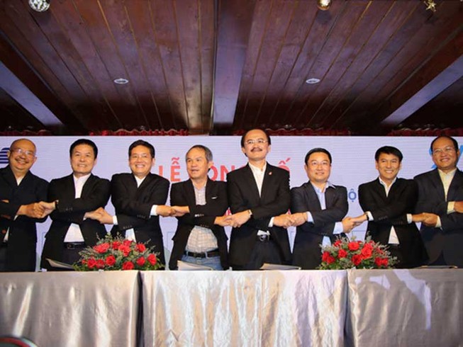 Khi các ông bầu chuyển hướng sang chơi bóng đá sinh viên