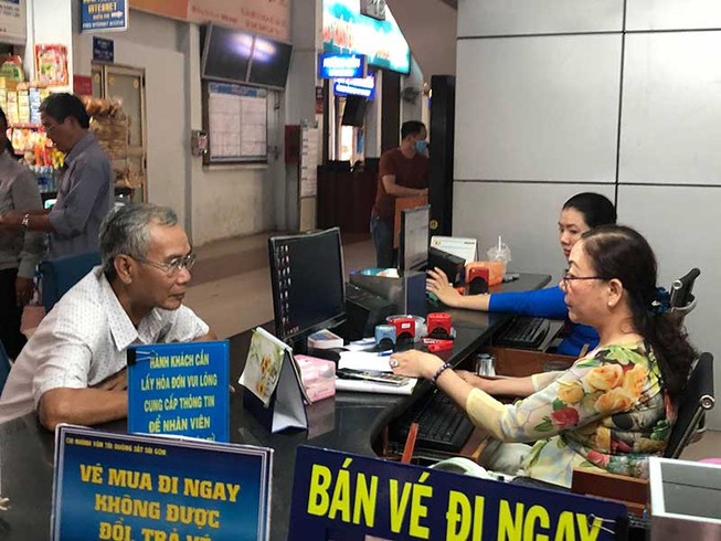 Vé tàu, xe, máy bay dịp tết còn nhiều
