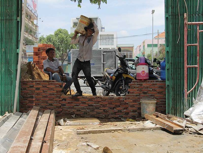 Khan hiếm thợ sửa nhà ngày cận tết