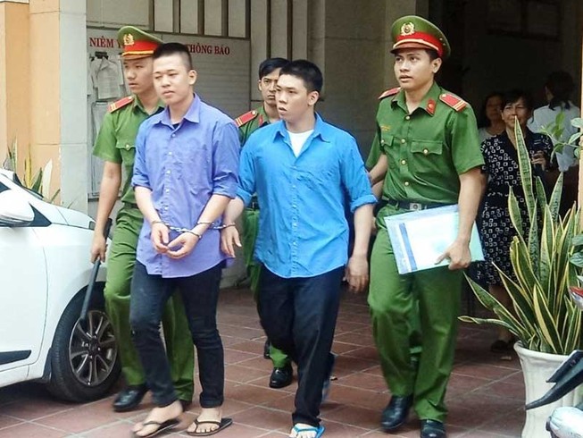 Vắng ‘người yêu nhí’, tòa phải trả hồ sơ