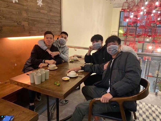 Cầu thủ Việt Nam khoe ảnh ‘Ninja thời virus Corona’