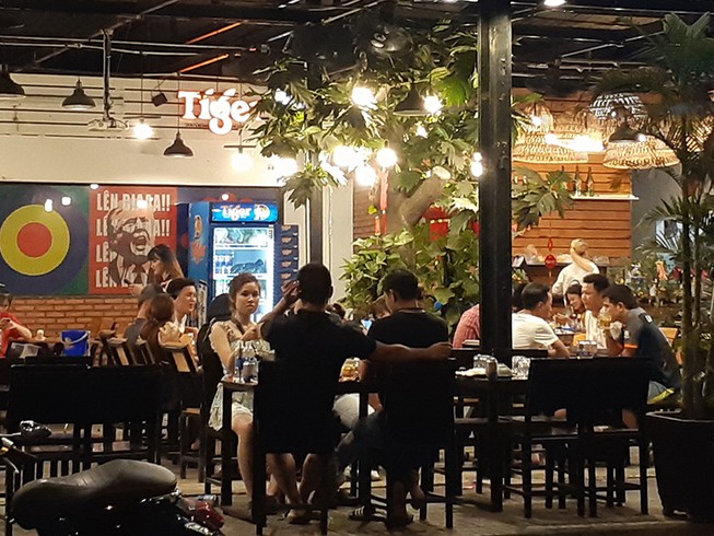 Muốn ngừa Corona, hạn chế tụ tập ăn nhậu