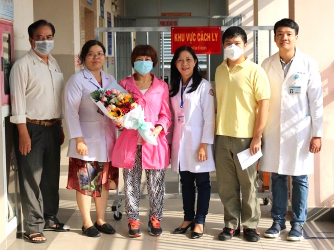 Mẹ bệnh nhân Corona cám ơn bác sĩ BV Chợ Rẫy