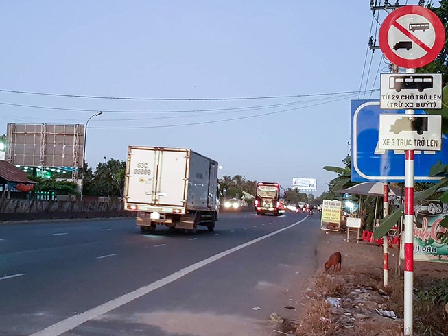 Cấm xe qua Cai Lậy, tài xế lo lắng, Bộ GTVT nói làm đúng