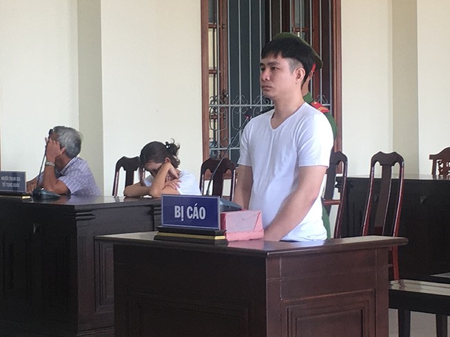 Mất cả chì lẫn chài vì cú lừa xin việc