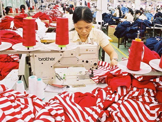 Khách Mỹ, EU tạm dừng mua hàng: Ứng phó khẩn cấp