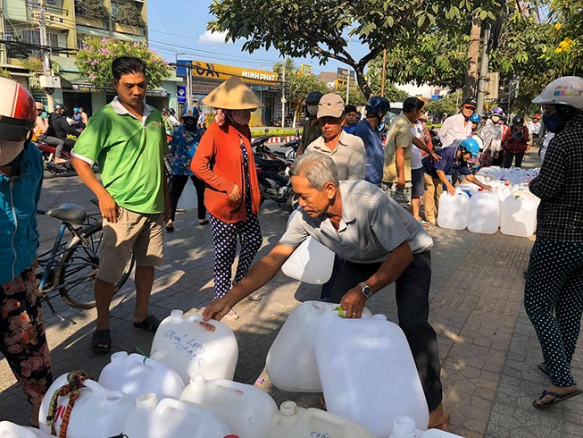 Miền Tây gồng mình trước hạn mặn