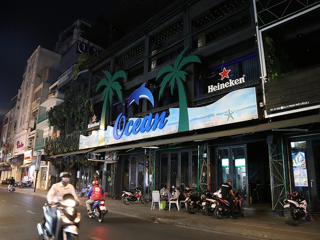 Thủ tướng: Dừng hội họp, hạn chế tối đa đi lại