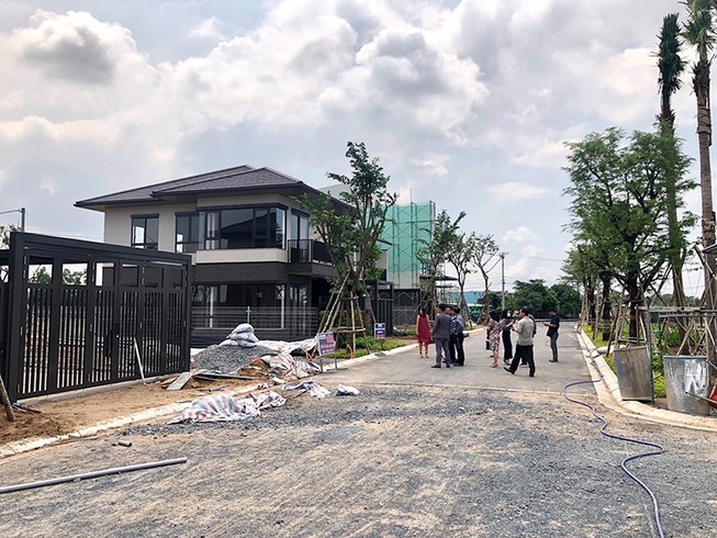 Mùa dịch, nhà riêng lẻ không sụt giá