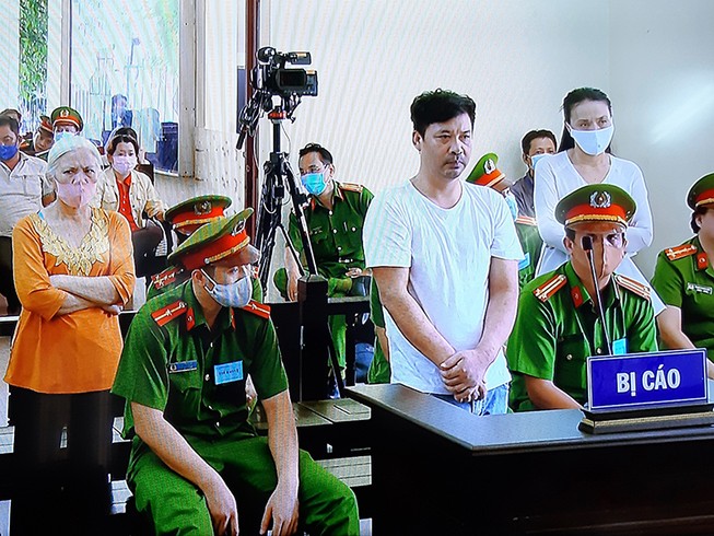 Chị em dùng quan tài gây rối lãnh 9 năm tù