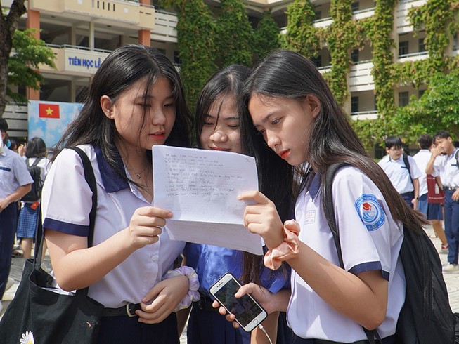 Căng thẳng cuộc đua vào lớp 10