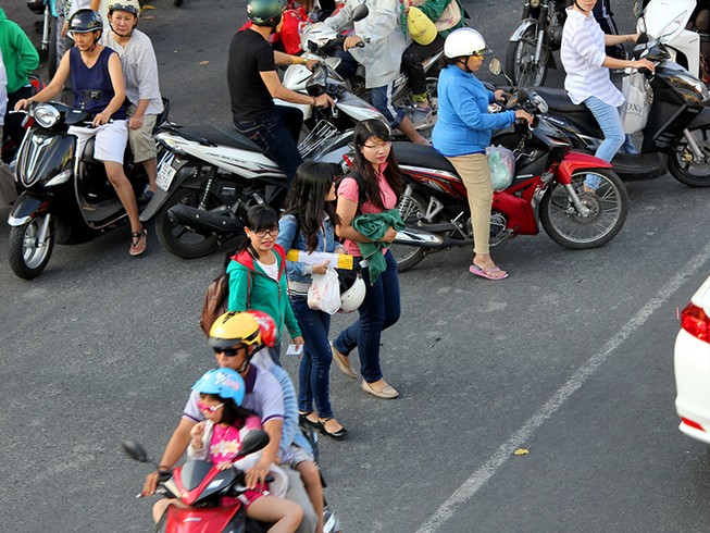 Cầu bộ hành: Nơi cần chưa có, nơi có dân không đi