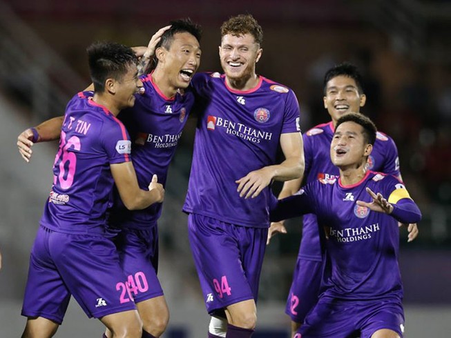 Sài Gòn FC và cuộc chiến với... bầu Hiển