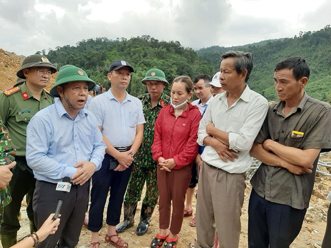 Khẩn trương tìm kiếm nạn nhân mất tích do sạt lở đất
