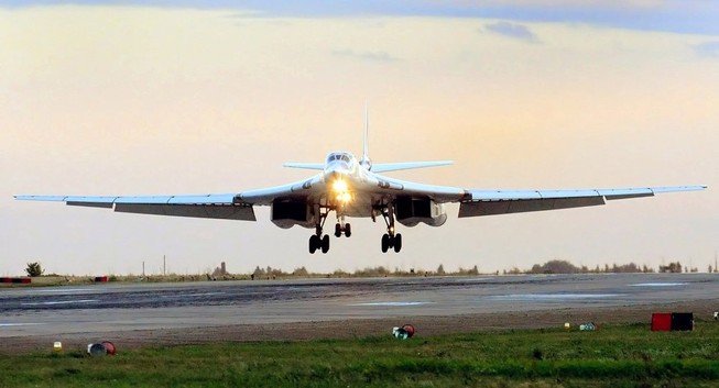 Nga cải tổ sản xuất máy bay “Thiên nga trắng” Tu-160