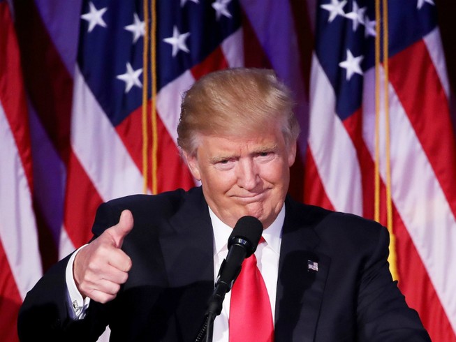 Bà Clinton điện thoại chúc mừng ông Trump