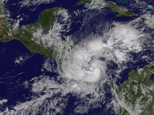 Costa Rica tuyên bố tình trạng khẩn cấp vì siêu bão