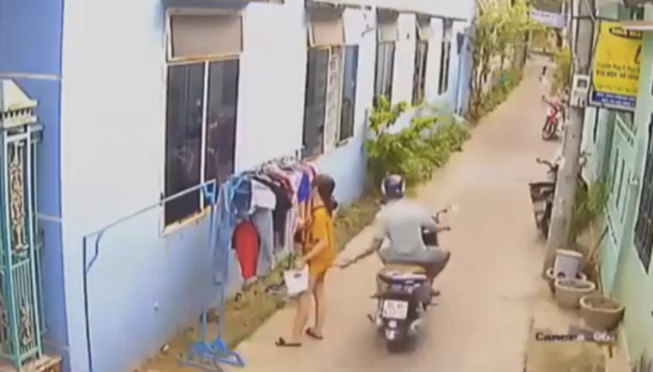 Dự kiến phạt 200.000 đồng kẻ sờ vào vùng kín cô gái phơi đồ
